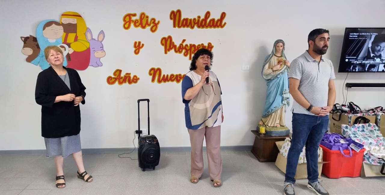 Funcionarios/as participan en actividad de bienestar de fin de año